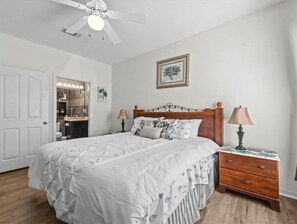 4 chambres, coffres-forts dans les chambres, fer et planche à repasser