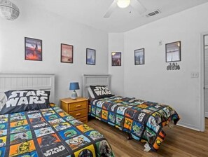 4 chambres, coffres-forts dans les chambres, fer et planche à repasser