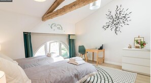 3 bedrooms, in-room safe, iron/ironing board, free WiFi