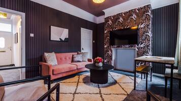 42 inci televisyen LCD dengan digital, Netflix, perkhidmatan penstriman