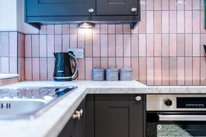 Electric kettle - Newly Renovated home-Manchester (Salford)