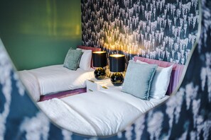 5 bedrooms, free WiFi, bed sheets - Newly Renovated home-Manchester (Salford)