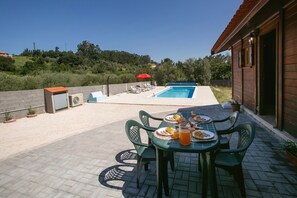 Outdoor dining - Casa da Poesia - Private Pool (Porto de Mós)