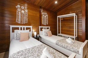 3 bedrooms, iron/ironing board, travel cot, Internet - Casa da Poesia - Private Pool (Porto de Mós)