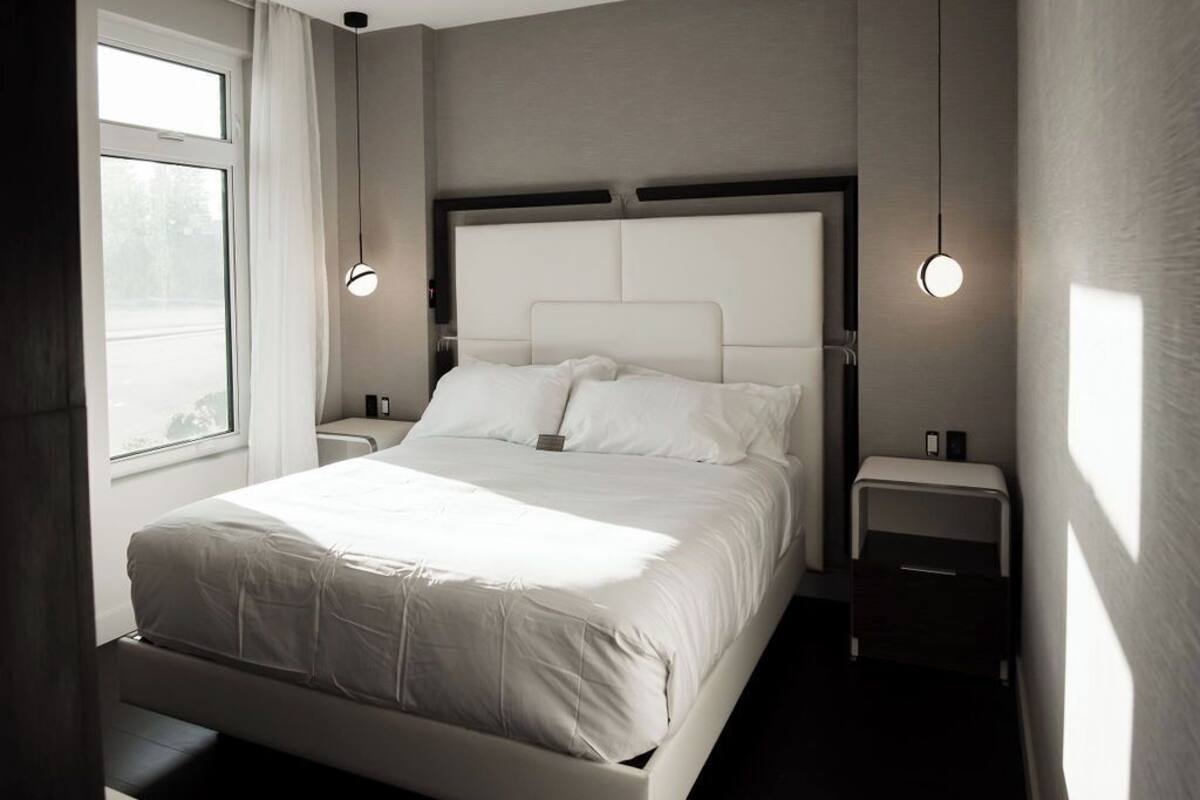 Suíte premier, 1 cama King, para não fumantes | Cofres nos quartos, escrivaninha, cortinas blackout