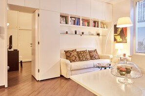 TV, DVD player, books, stereo