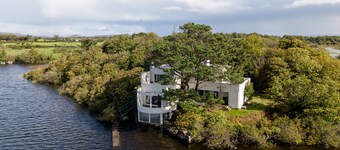 Art Deco Lakehouse retreat at Inchiquin 