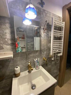 Shower, bidet - Residenza I Ginepri (Domus de Maria)