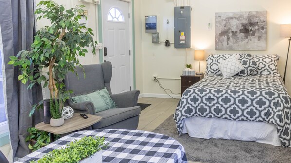 Iron/ironing board, free WiFi, bed sheets