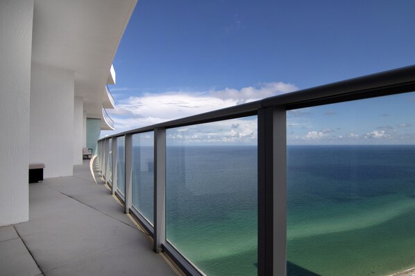 Maison, Plusieurs lits, balcon, vue sur l’océan | Terrain de l’hébergement 