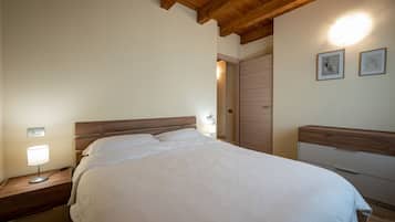 2 slaapkamers, een bureau, wifi, beddengoed