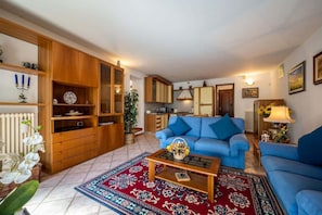 TV, caminetto