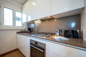 Fridge, oven, stovetop, dishwasher - Stunning lake view apartment Gravedona - Larihome A27 (Gravedona)