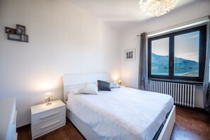 3 habitaciones, tabla de planchar con plancha, wifi y ropa de cama 