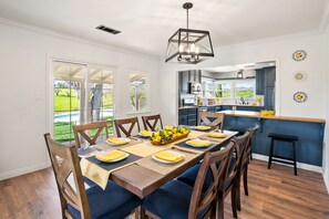 Dining - Holiday Wine Country Villa, Heated Pool & 360 degree views (Paso Robles)