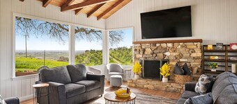 Paso Robles Wine Country Stay, Pool and Views