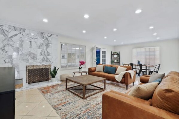 TV connectée, jeux vidéo, baby-foot