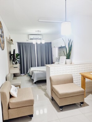 1 slaapkamer, een kluis op de kamer, een strijkplank/strijkijzer