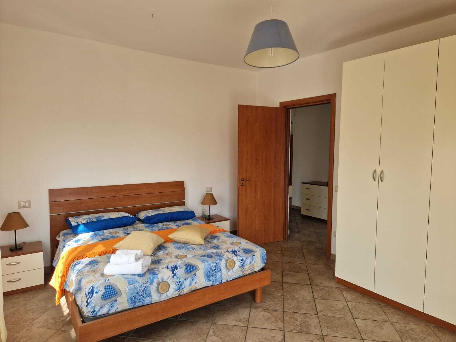 9 chambres, fer et planche à repasser, Wi-Fi, draps fournis