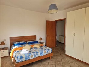 9 chambres, fer et planche Ă repasser, Wi-Fi, draps fournis