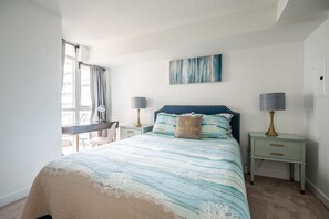 2 Schlafzimmer, Schreibtisch, Bügeleisen/Bügelbrett, Reisekinderbett