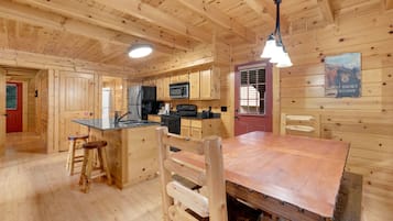 Cabin, Multiple Beds, Hot Tub, Garden View (White Oak Retreat) | In-room dining