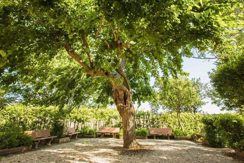 40 sq m apartment featuring a living room with a sofa bed and satellite TV, a fully equipped kitchenette, and a refrigerator.A double bedroom and a bathroom. Private parking is available.AIR CONDITIONING IS NOT AVAILABLE.