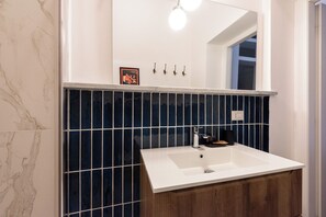 Dusche, Haartrockner, Bidet, Handtücher