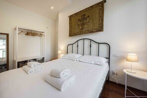 2 室のベッドルーム、アイロン / アイロン台、WiFi、ベッドシーツ