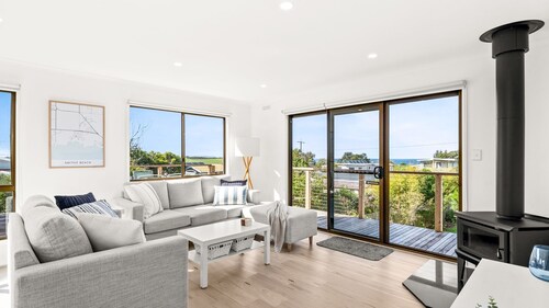 Waikiki Beach House in Smiths Beach the perfect beachside getaway for the family.