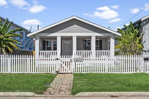 Exterior - Heated & Chilled Pool | Mini Golf | Arcade Games (Galveston)