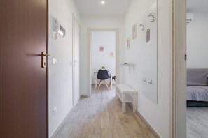 Interior - GuestHost - Cozy apartment of 60 sqm, able to accommodate up to 4 people, located on the second floor of a building without elevator. The property boasts a convenient location and well served by transport, we are very close to La Spezia Centrale station  (La Spezia)