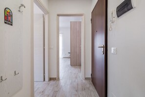 Interior - GuestHost - Cozy apartment of 60 sqm, able to accommodate up to 4 people, located on the second floor of a building without elevator. The property boasts a convenient location and well served by transport, we are very close to La Spezia Centrale station  (La Spezia)