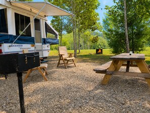 Outdoor dining - Turkey Knob: Pop-up in the Great Smoky Mountains  (Cosby)