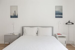 2 quartos, ferros/tábuas de passar roupa, Wi-Fi, roupa de cama