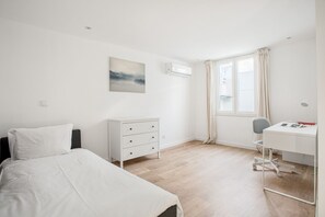 2 chambres, fer et planche à repasser, Wi-Fi, draps fournis