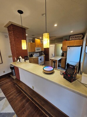 Fridge, microwave, oven, stovetop - Modern Downtown Shorewood Duplex (Shorewood)