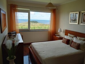 3 bedrooms, iron/ironing board, travel crib, WiFi - A retreat house in the idyllic rural parish of Altares, Terceira Island, Azores (Altares)