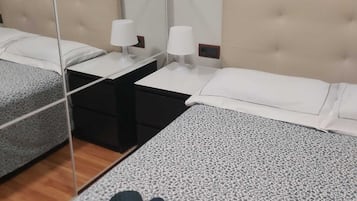 1 slaapkamer, een strijkplank/strijkijzer, wifi, beddengoed