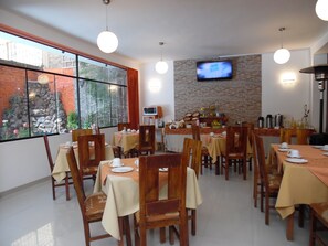 Bao gồm bữa sáng buffet hàng ngày 