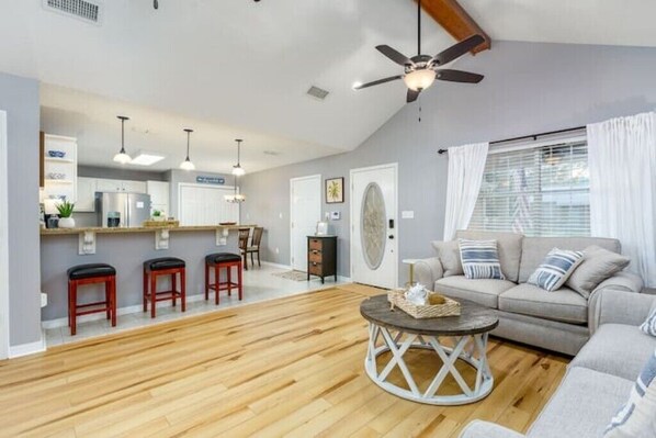 Living area - NEW! Cozy Gulf Coast Home
(Long Beach)