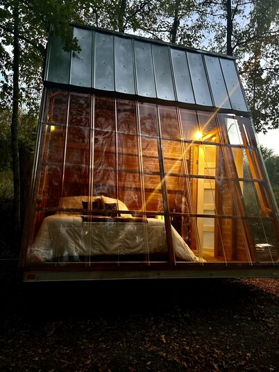 Lakefront Transforming Micro Cottage on Cherokee Lake 