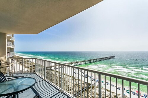 Casa De View: 14th Floor Lux Condo Sleeps 8! Heated Pool and Hot Tub! Includes Beach Service!