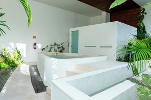 Indoor spa tub - Anah 410 By BVR (Playa del Carmen)