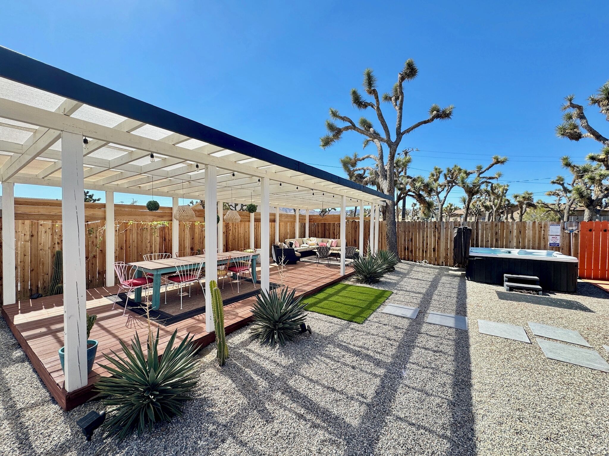 屋外ダイニングエリア