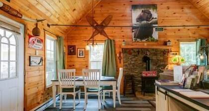 Cozy Couples Getaway / Beaver Dam Lodge