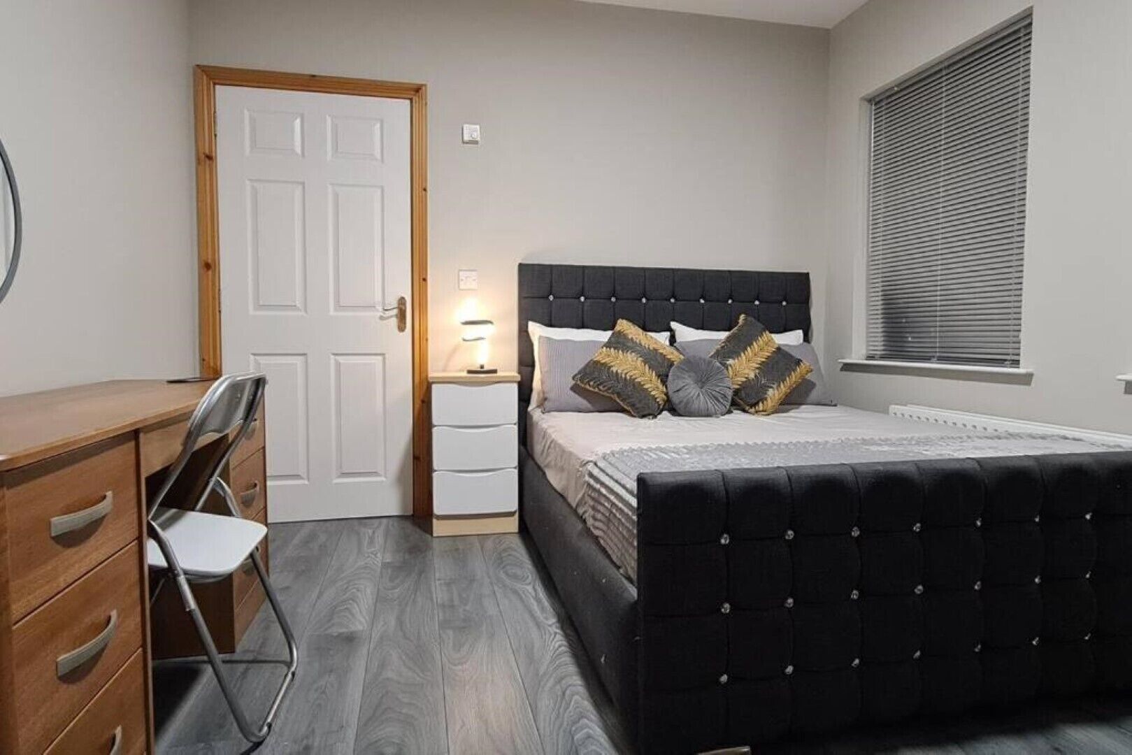 3 bedrooms, in-room safe, iron/ironing board, travel cot