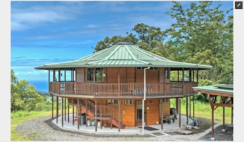Ocean View Mountain Home by Akaka Falls with Private Waterfall
