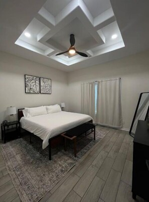 3 bedrooms, iron/ironing board, free WiFi, bed sheets - Prime Clean Trendy Retreat (McAllen)