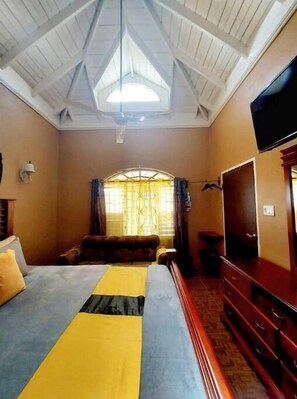 1 bedroom, iron/ironing board, WiFi, bed sheets - Cambridge mi casa ur casa w/pool & beach access (Runaway Bay PO)